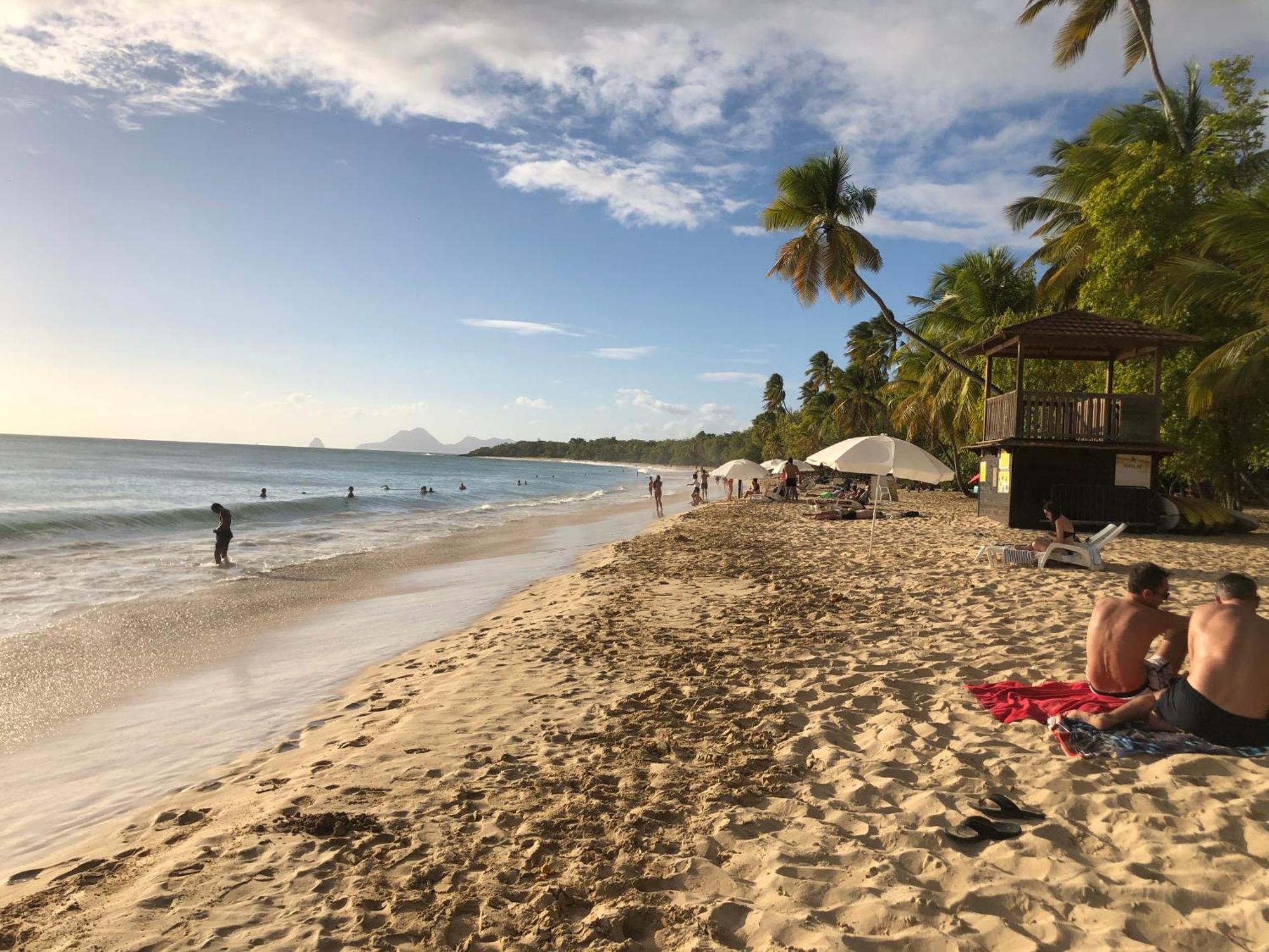 Beau T4 refait à neuf proche plage Sainte-Anne Esterno foto